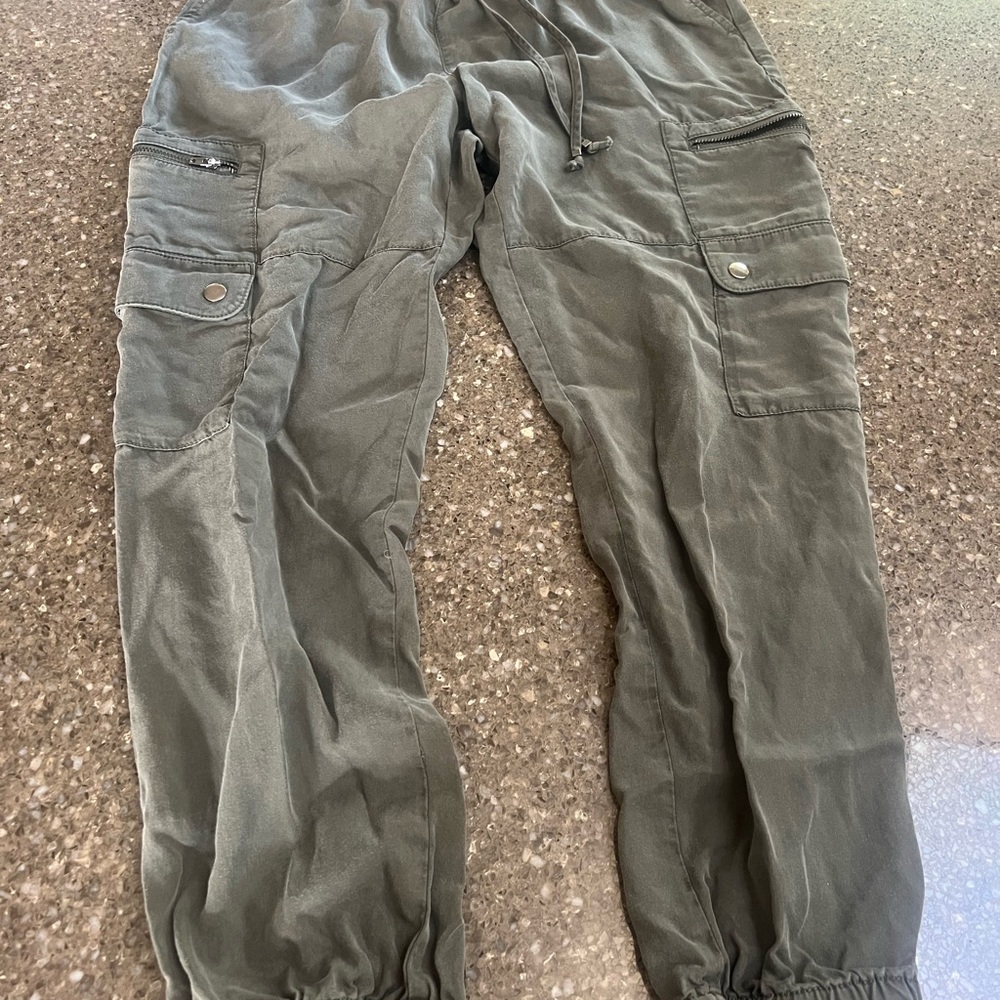 Banana Republic Olive Green Cargo Joggers 100% Lyocell Size S Beach Spring EUC